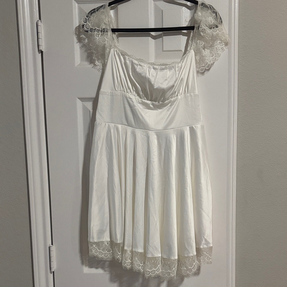 Elegant White Lace Dress